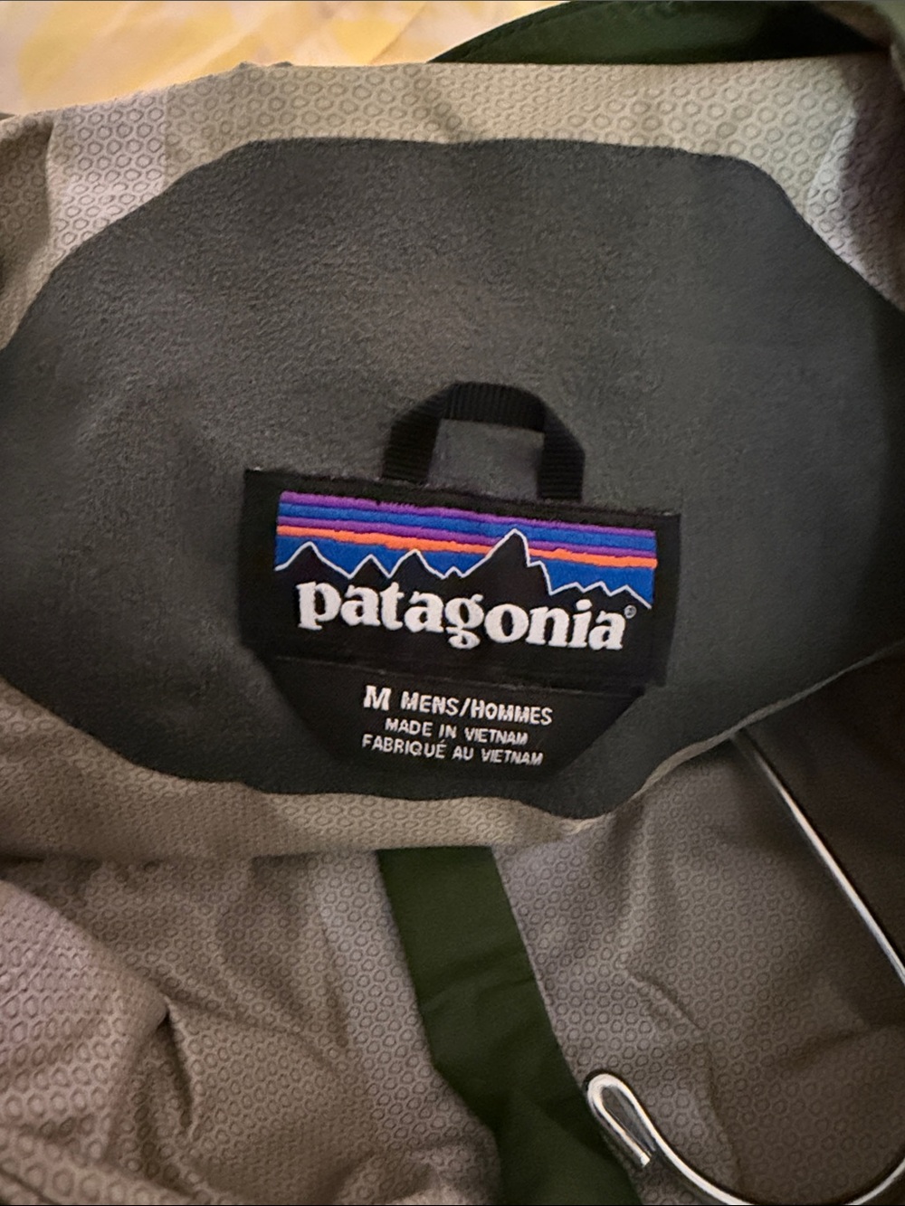 Patagonia Torrentshell Jacket Men's Medium Green Nylon Rainproof Outerwear - Picture 7 of 7